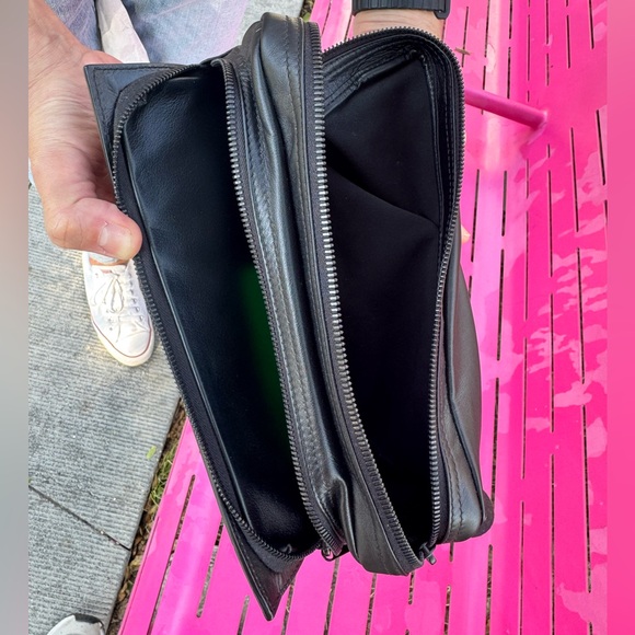 Authentic Mint Condition Bottega Veneta Men’s Crossbody Belt Bag. - Picture 12 of 17